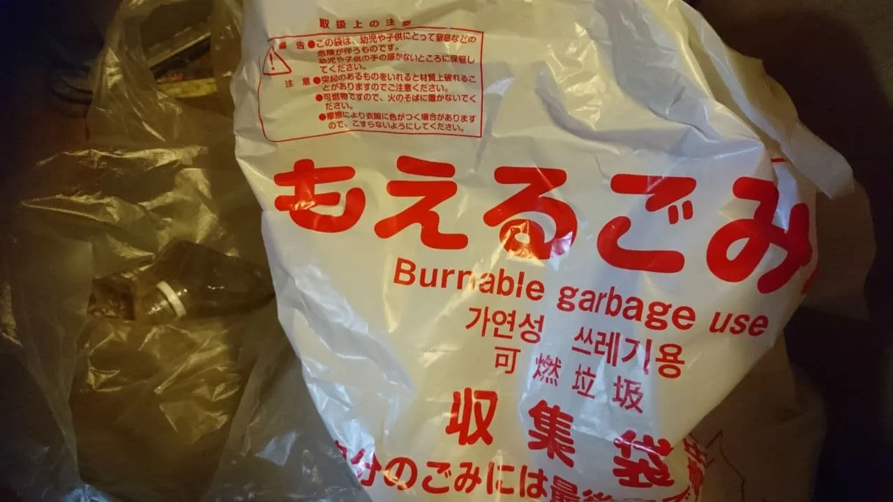 ごみはごみ箱へ　